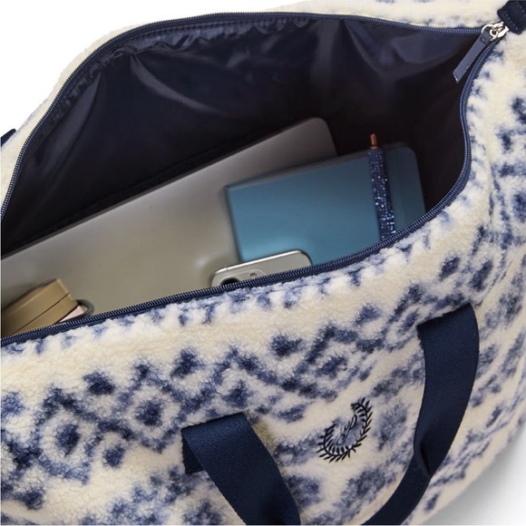 PINK Victoria's Secret Blue and Cream Cozy Weekend Bag NEW - Picture 3 of 4